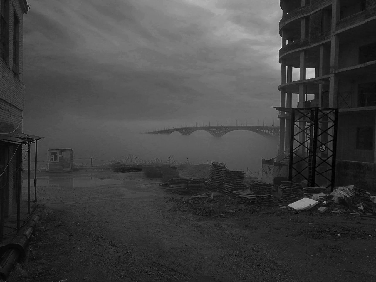 Саратовский мост в тумане