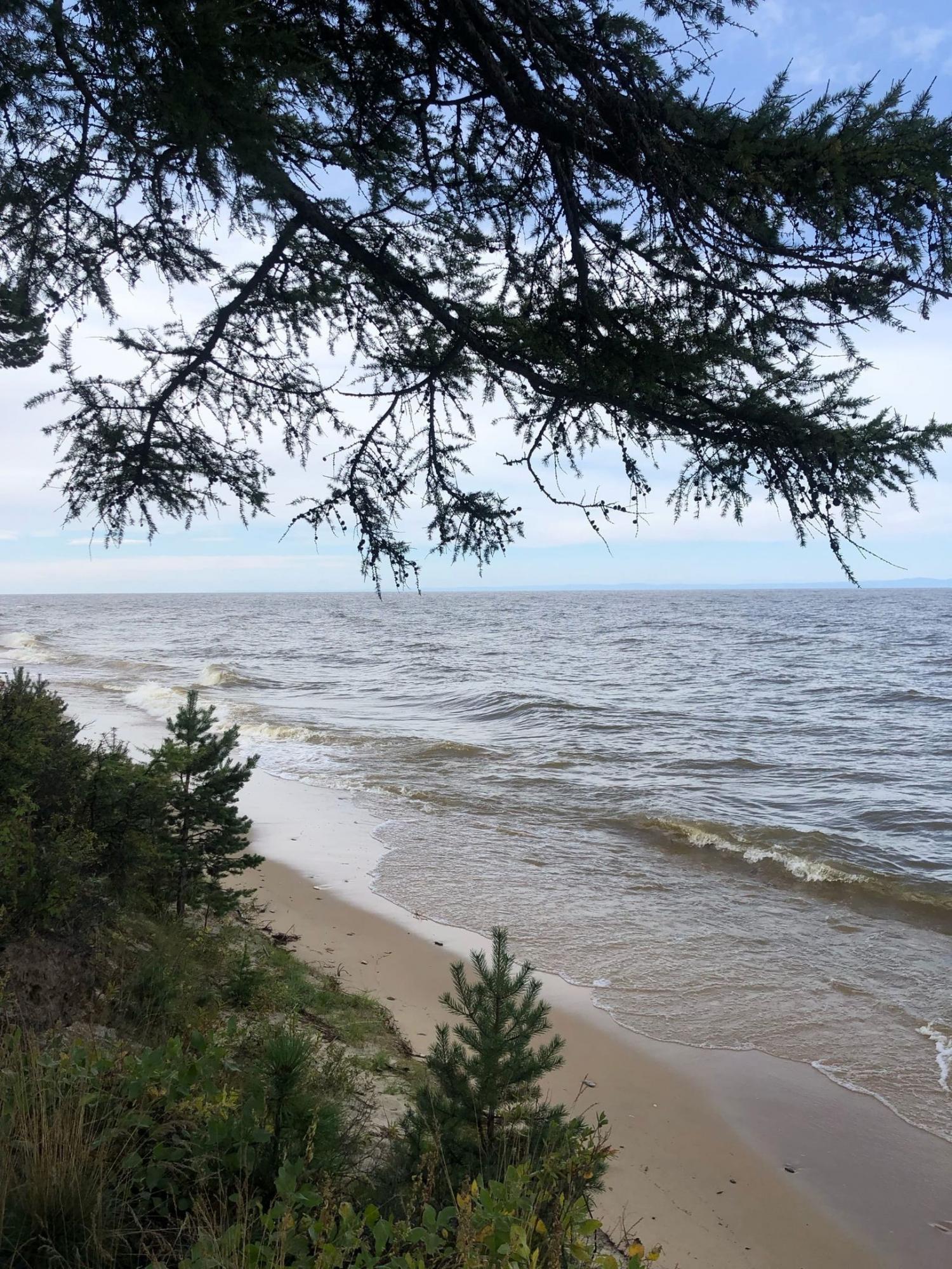 Просторные воды Байкала