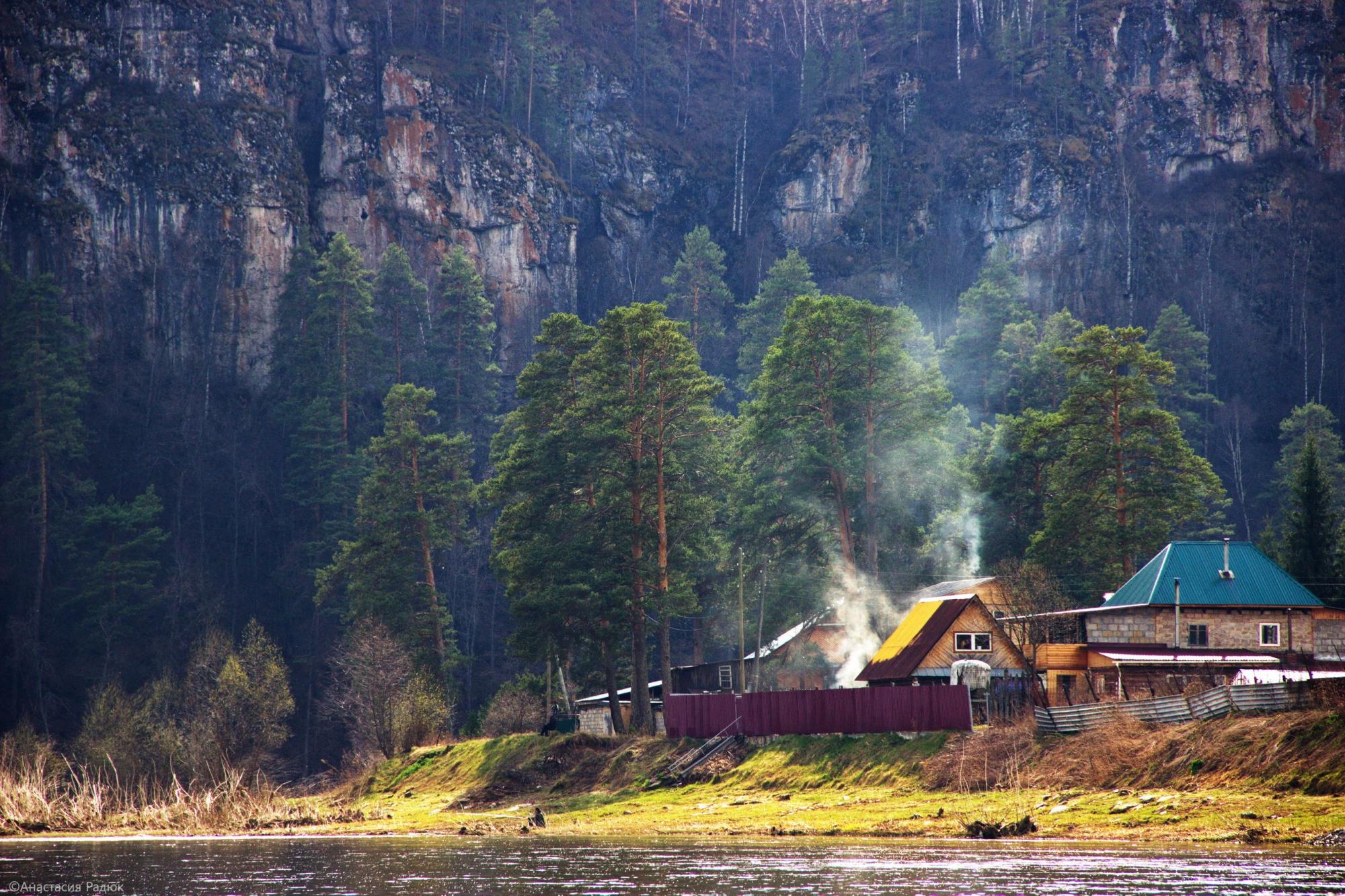 Берега реки Ай