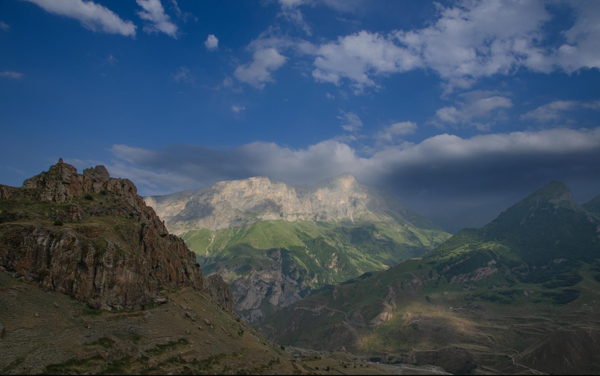 Зиккурат Безенгийская стена