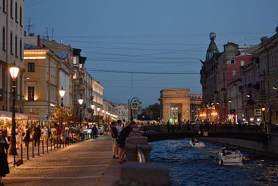 Вечерняя жизнь Санкт-Петербурга