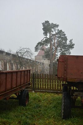 Под стенами древнего монастыря