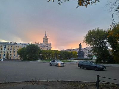 В вечернем небе догорая