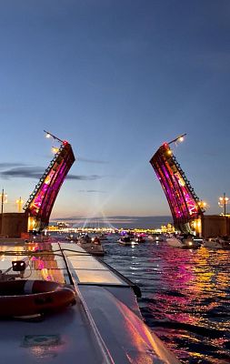Развод мостов в Петербурге