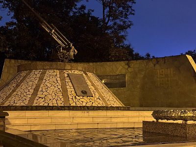 Мемориал воинам 57-ого военного дивизиона осенью 