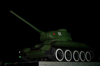 Памятник танковой колонне "Приморский комсомолец"
