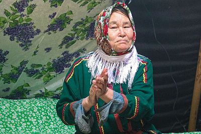 Задумалась