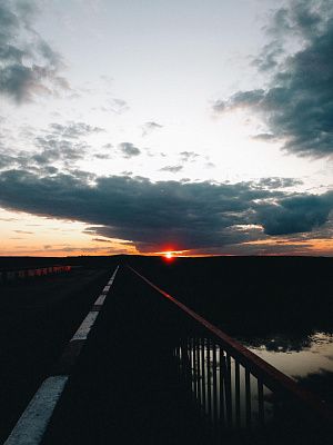 «Мост, ведущий в деревню»