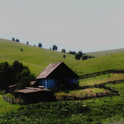 Одинокий домик в деревне